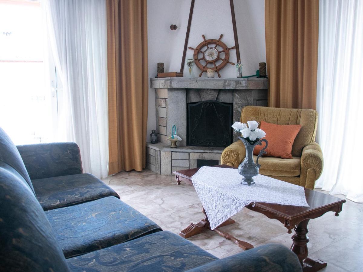 Maria Apartments Paralia Dionysiou Exterior photo